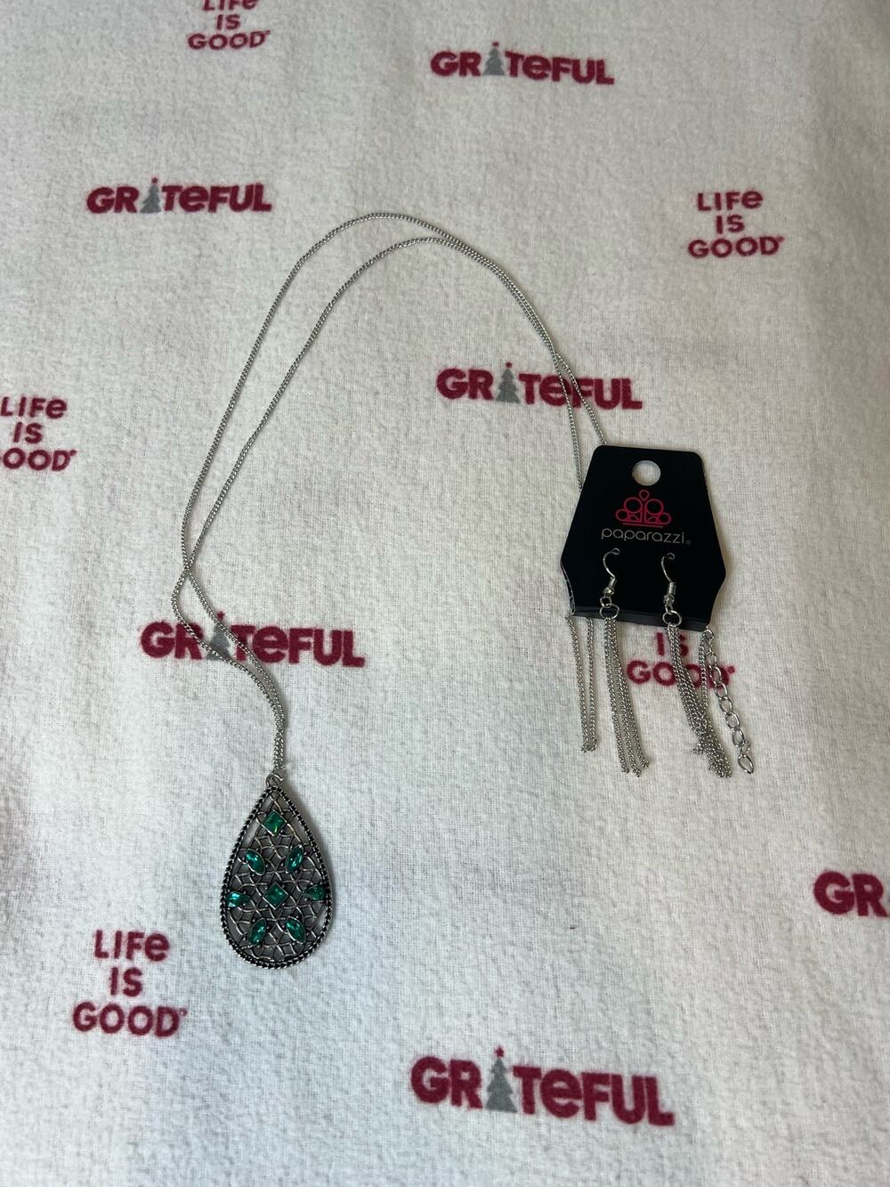NWT Paparazzi Long Silver and Turquoise gems pendent necklace